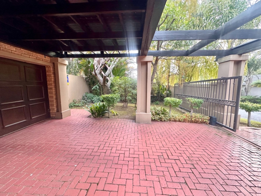 4 Bedroom Property for Sale in Glen Barrie Western Cape
